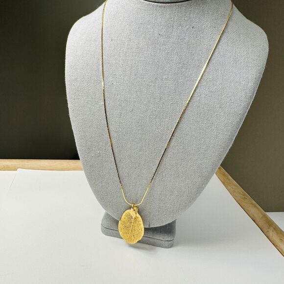 Vintage Gold Electroplated Real Leaf Pendant Necklace 24" Fine Fillagree Texture - Picture 5 of 14